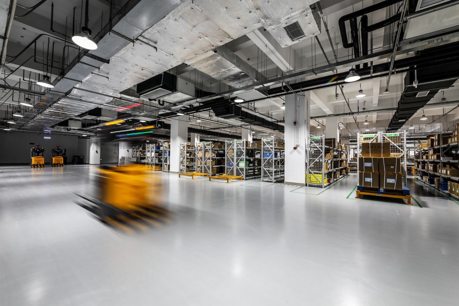 Mostki i&nbsp;przejazdy kablowe – kiedy i&nbsp;dlaczego są niezbędne?