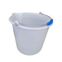 Plastikowe wiadra z dzióbkiem