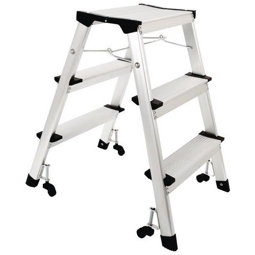 Drabinka aluminiowa dwustronna Manutan Expert z platformą, na kółkach, 2 x 3 stopnie Drabinka aluminiowa dwustronna Manutan Expert z platformą, na kółkach, 2 x 3 stopnie
