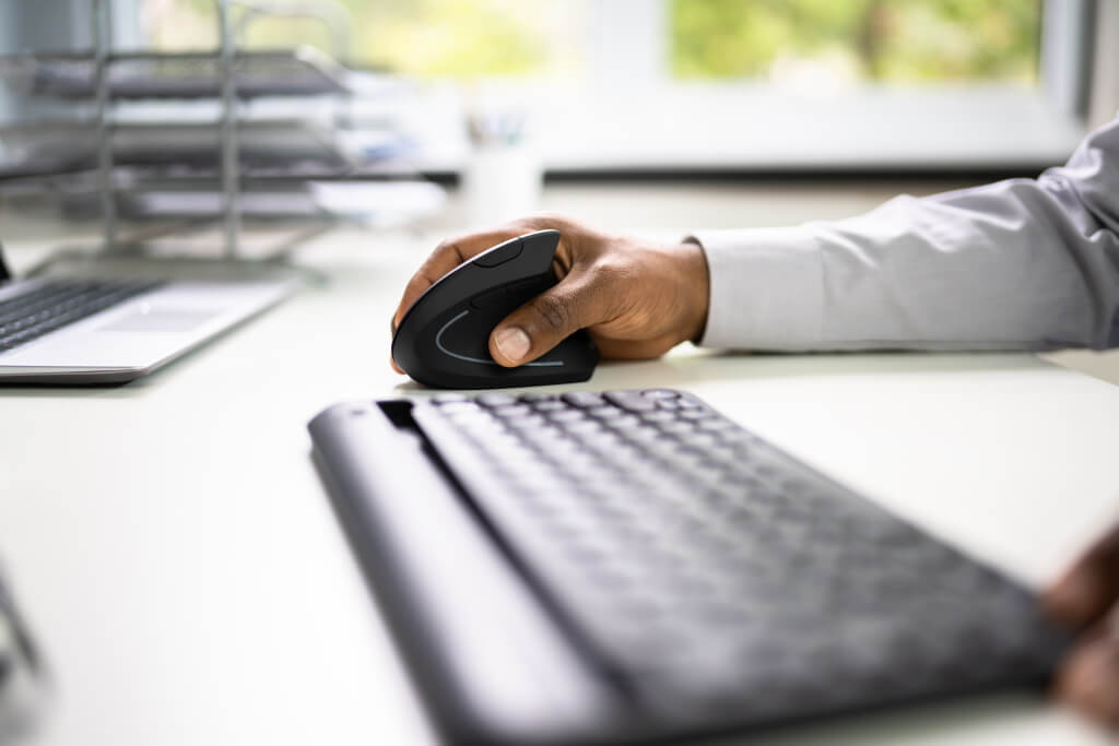 10 niezbędnych elementów, by stworzyć ergonomiczne stanowisko pracy