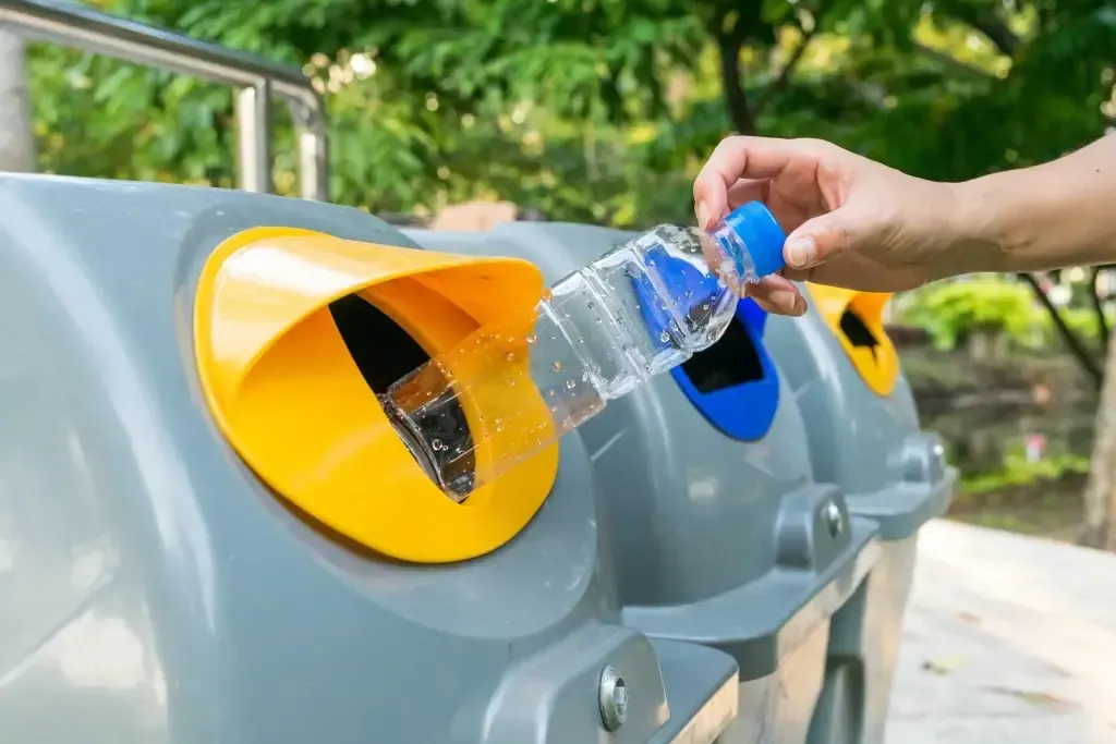Poradnik: Jak wybrać najlepszy zewnętrzny kosz do recyklingu dla swojej firmy?